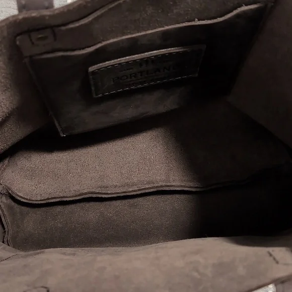 Portland Leather Classic Medium Crossbody Tote - Groupie Grey - Picture 3 of 6